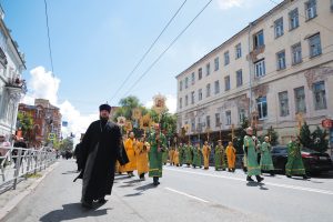 В Самаре прошёл крестный ход в честь 175-летия губернии и епархии